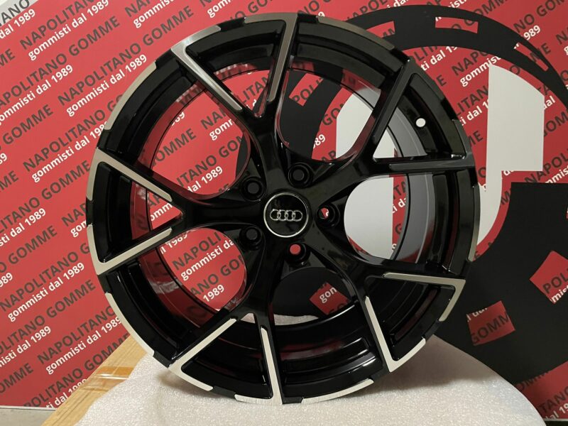 Cerchi in lega RS3 8y Audi A3 Q2 Q3 TT 18 pollici (1)