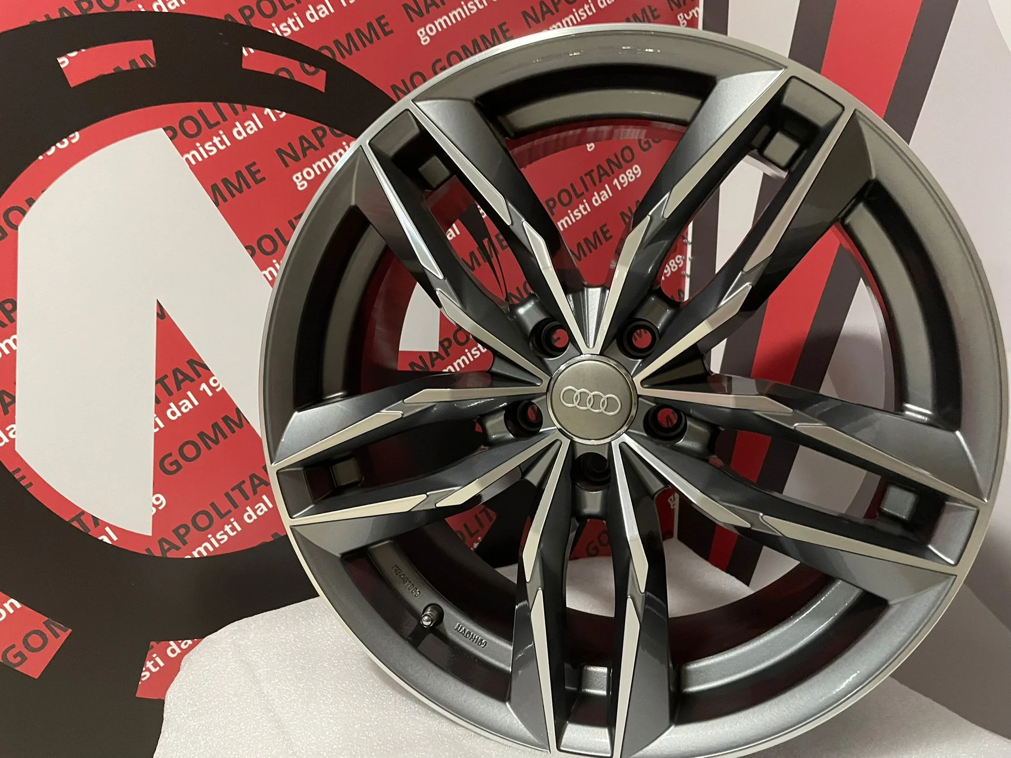 Cerchi in lega per Audi Q5 SQ5 8r fy 19 pollici rs6 grigi (2)