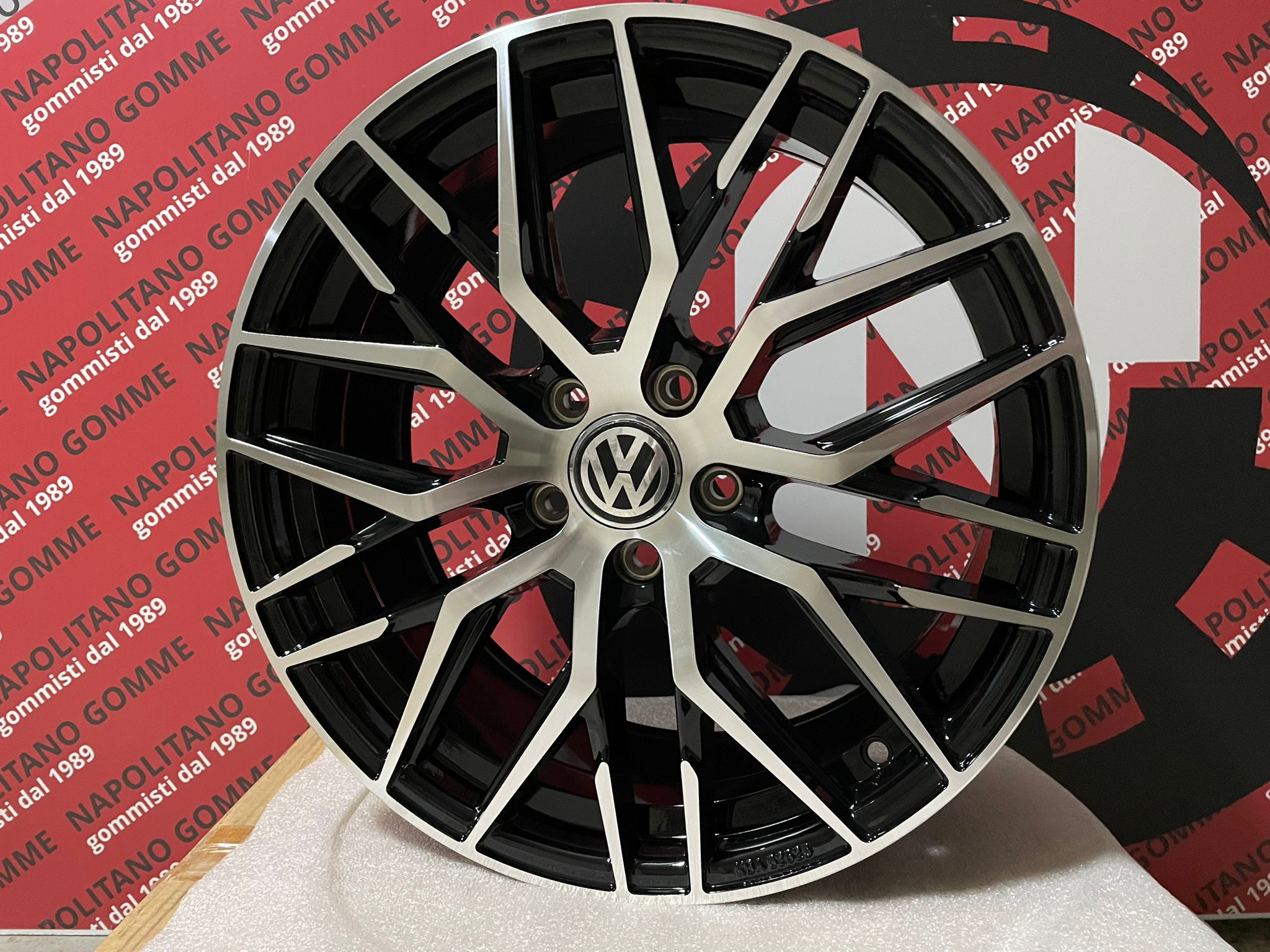 Cerchi Golf Scirocco Passat Tiguan Tcross 18 pollici Mam nero diamantato (1)