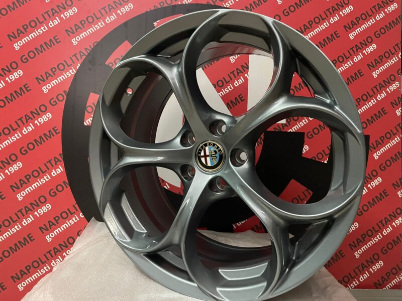 Cerchi Alfa Romeo Giulietta Stelvio Brema 159 18 pollici petalo (1)