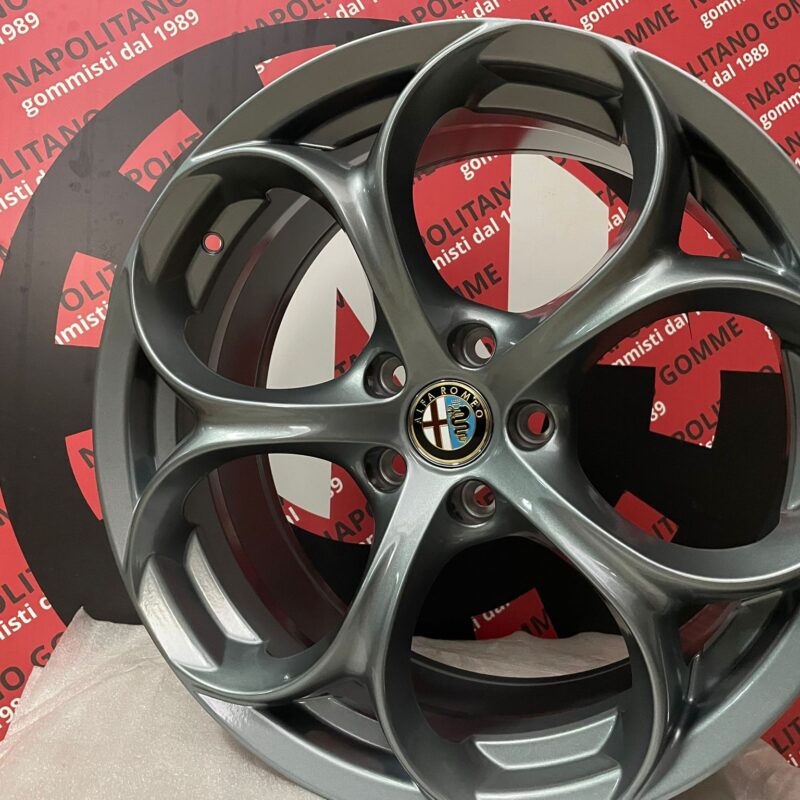 Cerchi Alfa Romeo Giulietta Stelvio Brema 159 18 pollici petalo (2)