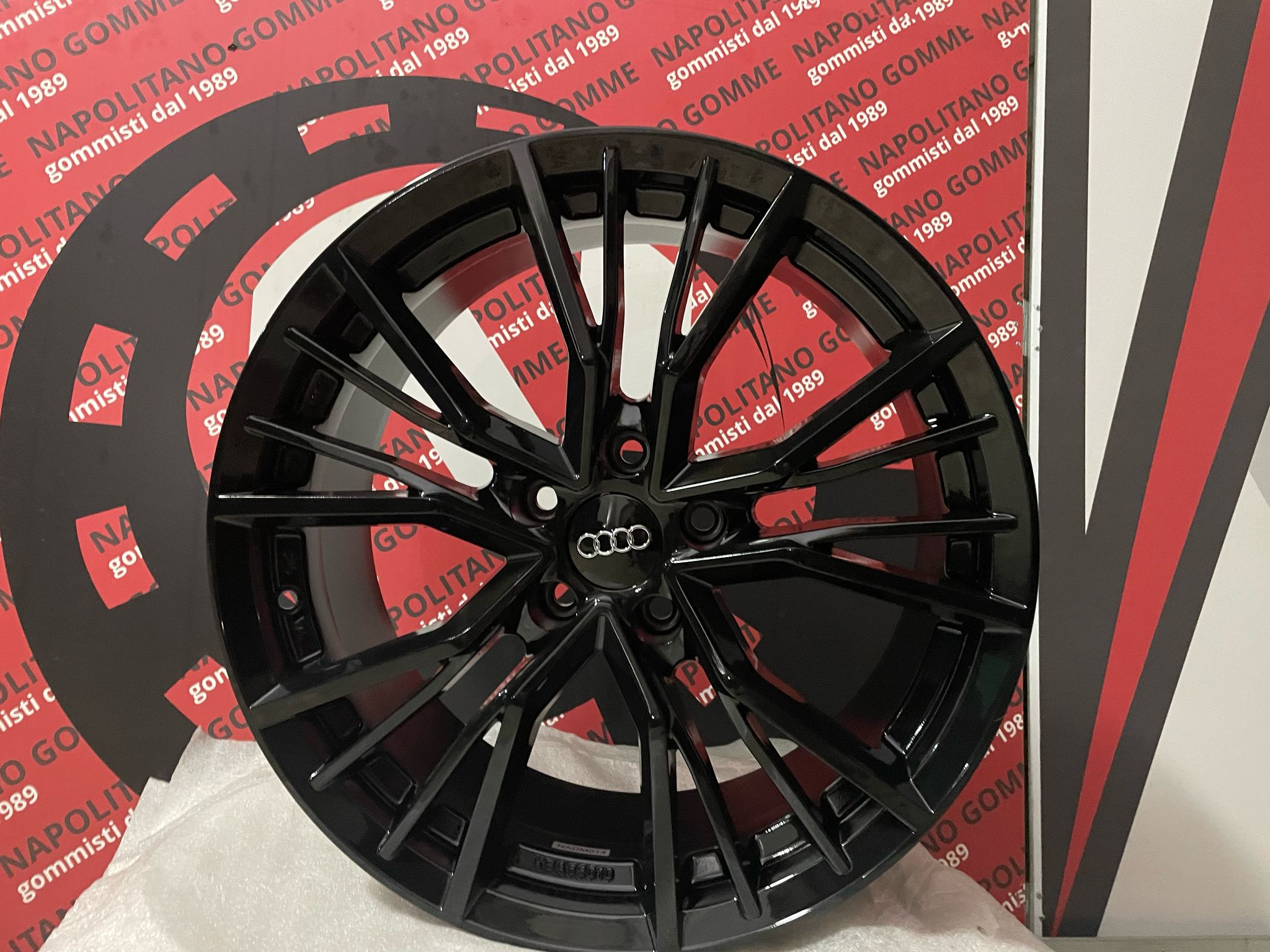 Cerchi Audi A3 A4 A6 Q2 Q3 Q5 TT 18 pollici Mak nero lucido (4)