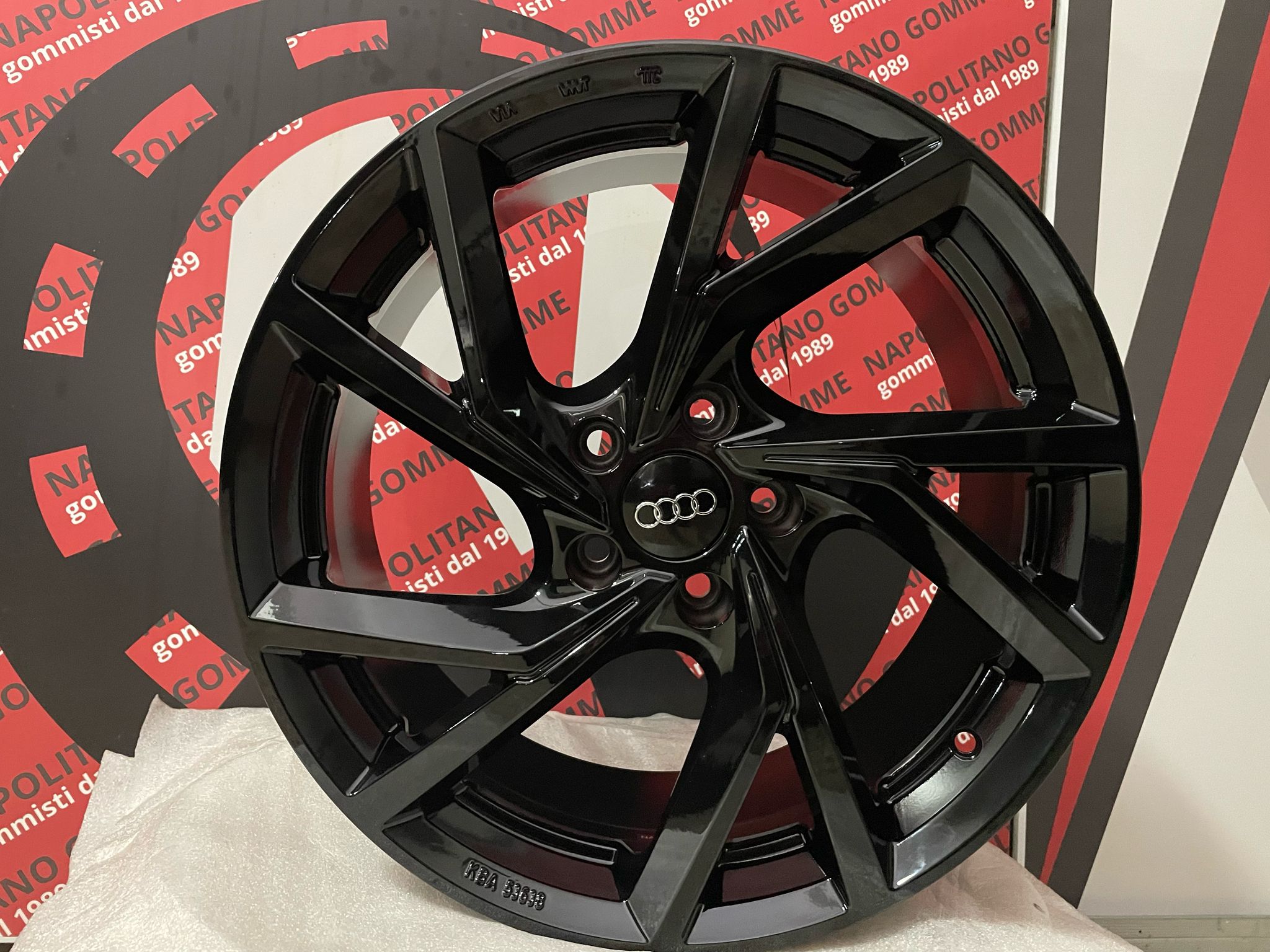 Cerchi Audi VW A3 A4 A6 Q2 Q3 Q5 TT 18 pollici kassel nero lucido (1)