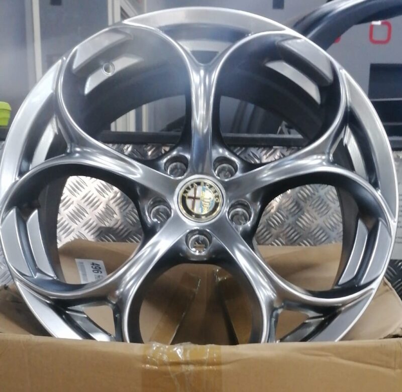 Cerchi Alfa Romeo Giulietta Stelvio Brema 159 18 pollici petalo