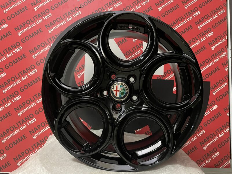 Cerchi Alfa Romeo Giulietta Stelvio Brema 159 18 pollici veloce nero lucido (1)