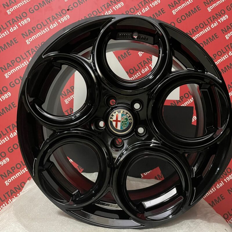 Cerchi Alfa Romeo Giulietta Stelvio Brema 159 18 pollici veloce nero lucido (1)