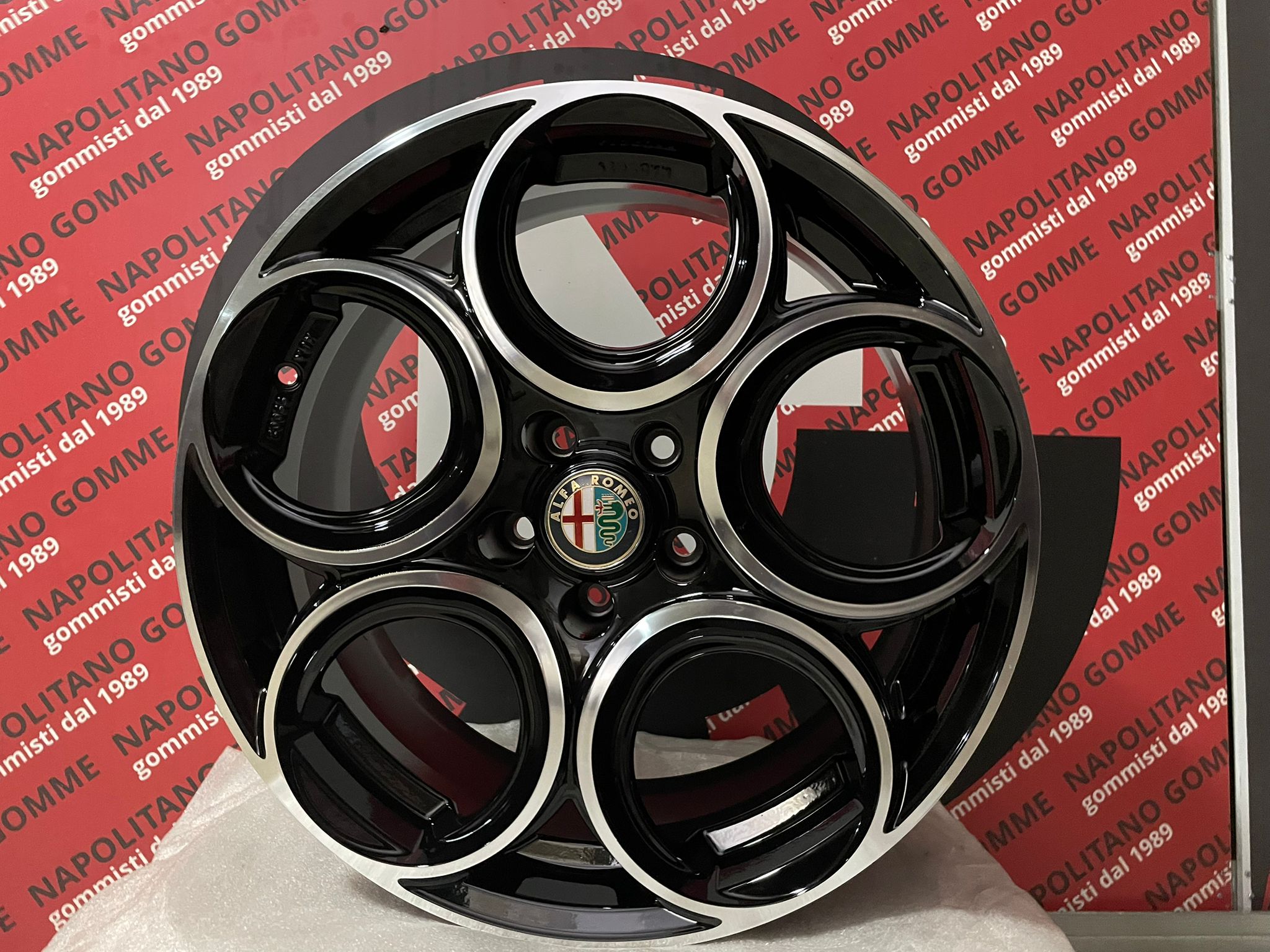Cerchi Alfa Romeo Giulietta Stelvio Brema 159 18 pollici veloce nero lucido (2)