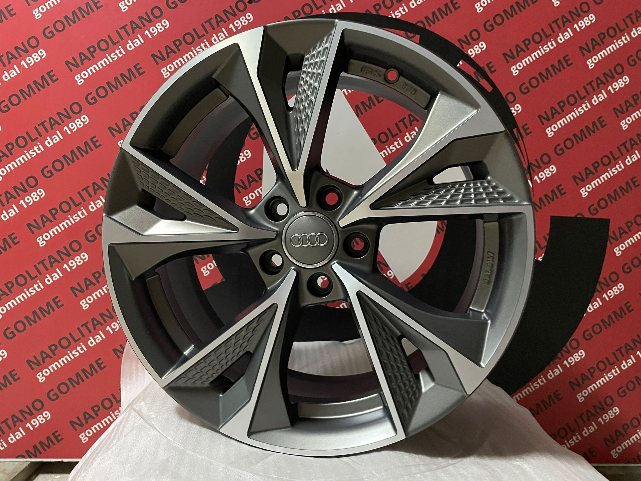Cerchi Audi A4 A5 A6 Q2 Q3 Q5 TT 19 pollici rs7 (2)