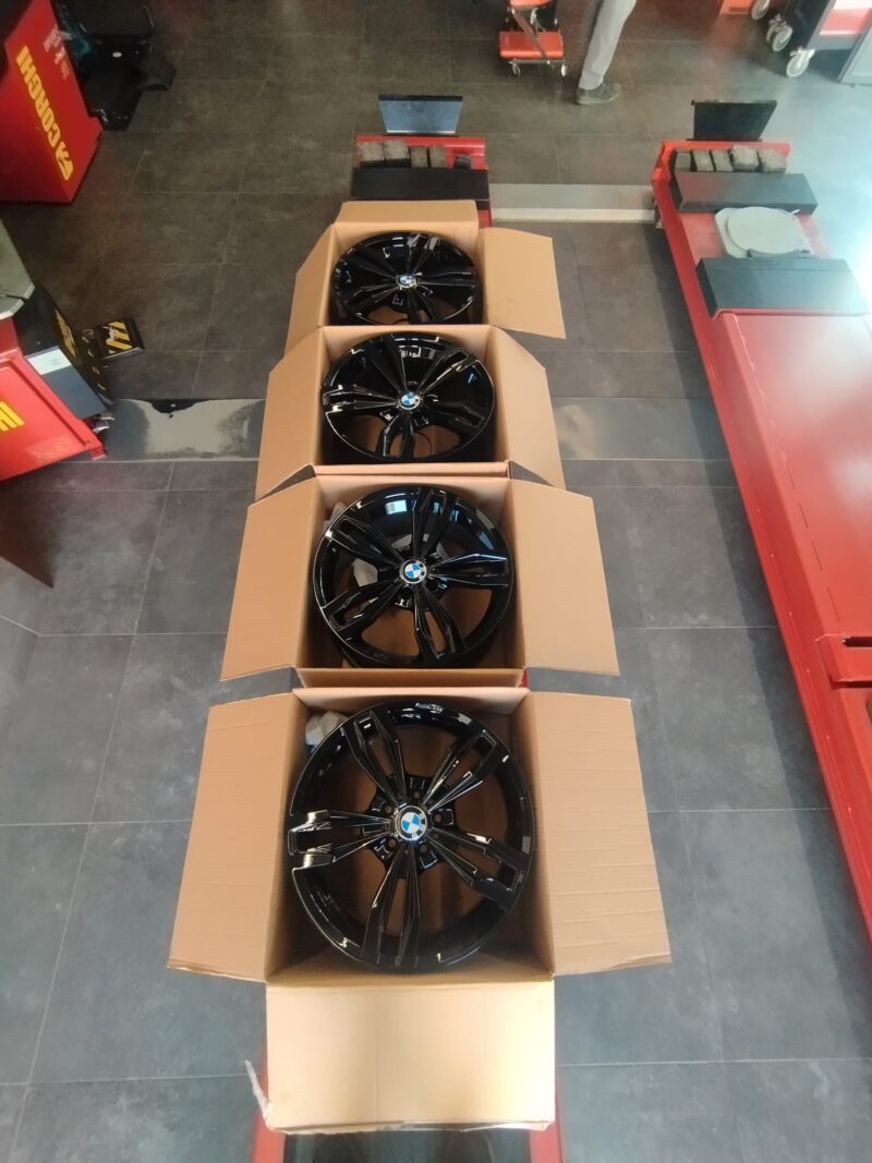 Cerchi Bmw serie 3 4 5 6 x1 x3 x4 19 pollici usati