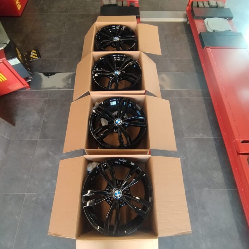 Cerchi Bmw serie 3 4 5 6 x1 x3 x4 19 pollici usati
