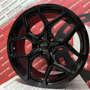 Cerchi in lega dedicati per audi da 18 pollici modello rs3 nero lucido