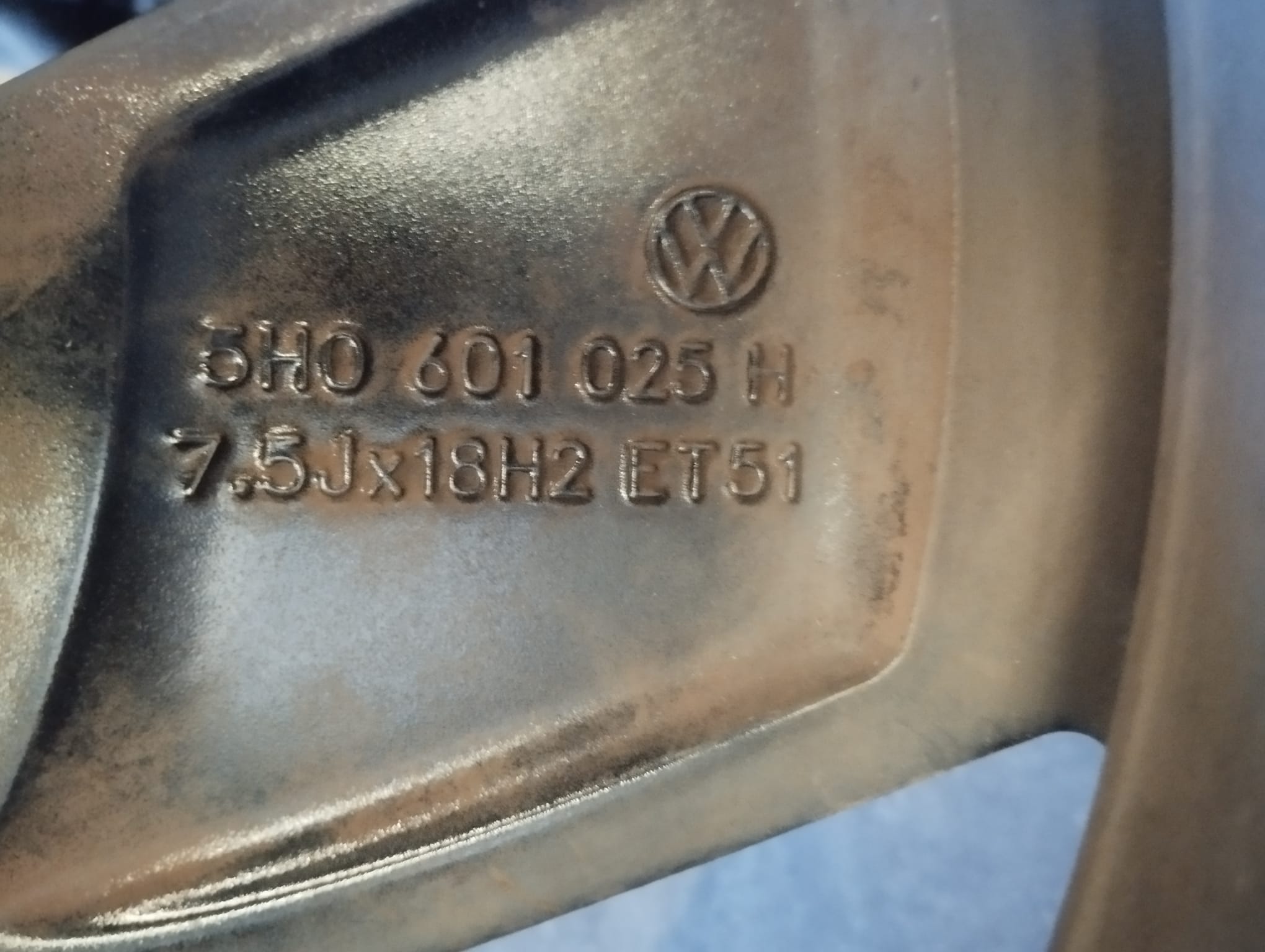 Cerchi Golf 18 pollici originali usati Richmond - immagine 4
