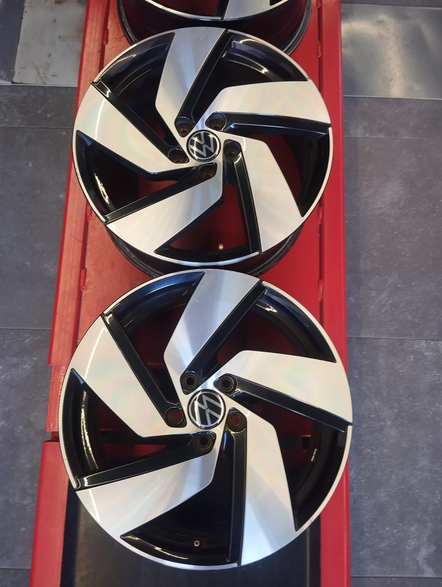 Cerchi Golf 18 pollici originali usati Richmond - immagine 3
