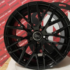 Cerchi in lega da 17 pollici per audi a3 nella colorazione total black modello rs4 mam