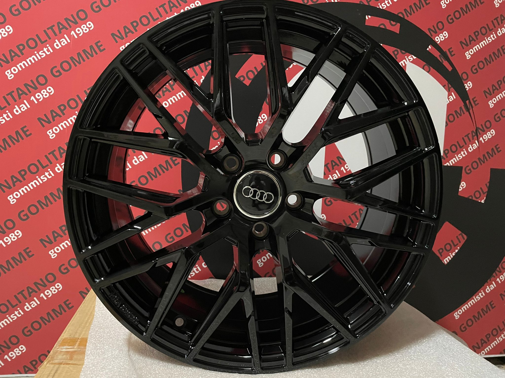 Cerchi in lega da 17 pollici per audi a3 nella colorazione total black modello rs4 mam