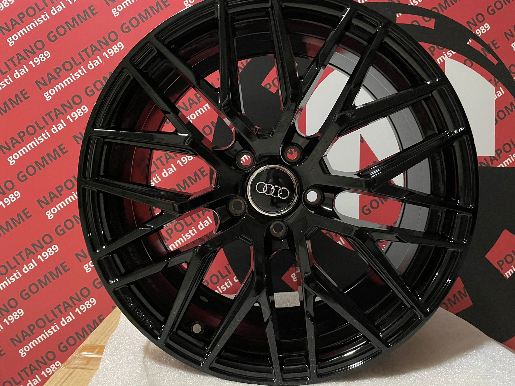 Cerchi in lega da 17 pollici per audi a3 nella colorazione total black modello rs4 mam