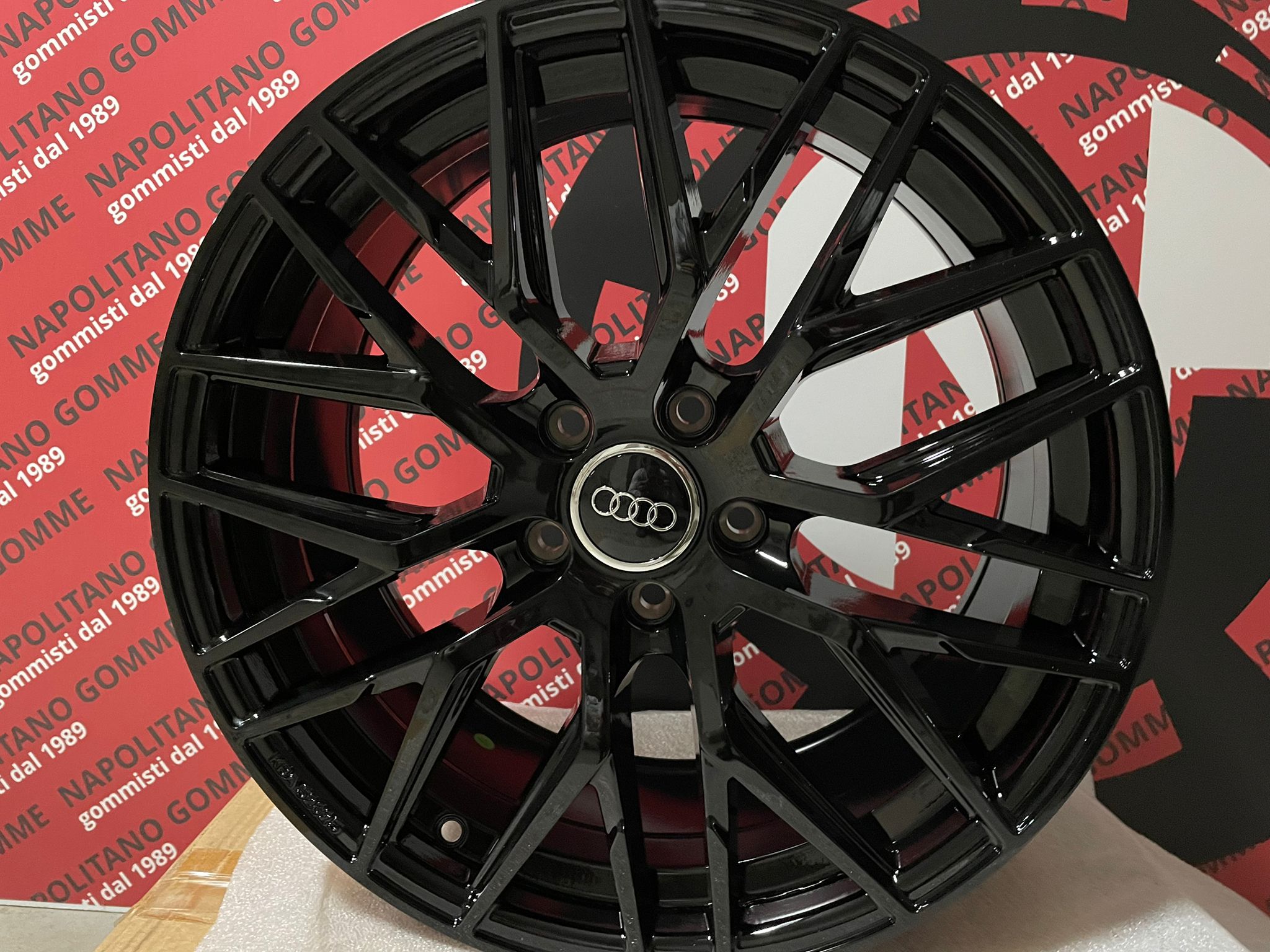 Cerchi in lega da 17 pollici per audi a3 nella colorazione total black modello rs4 mam