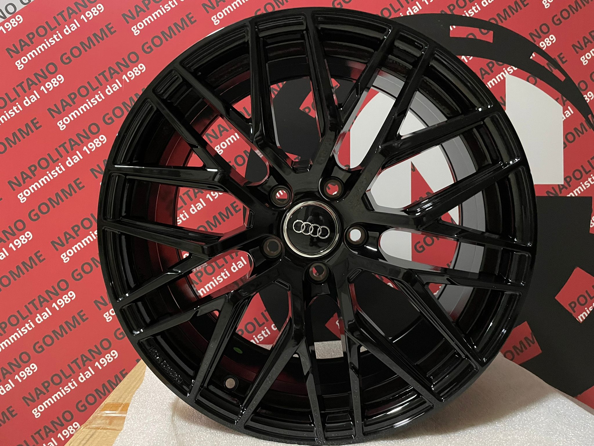 Cerchi in lega da 17 pollici per audi a3 nella colorazione total black modello rs4 mam
