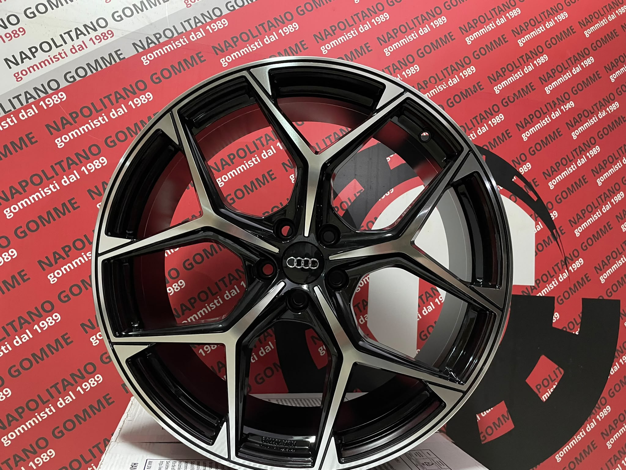 Cerchi in lega compatibili per audi a4 modello rs6 nero diamantato 18 pollici