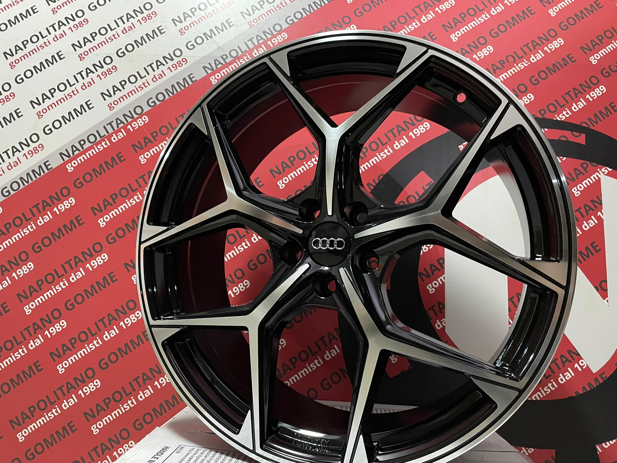 Cerchi in lega compatibili per audi a4 modello rs6 nero diamantato 18 pollici
