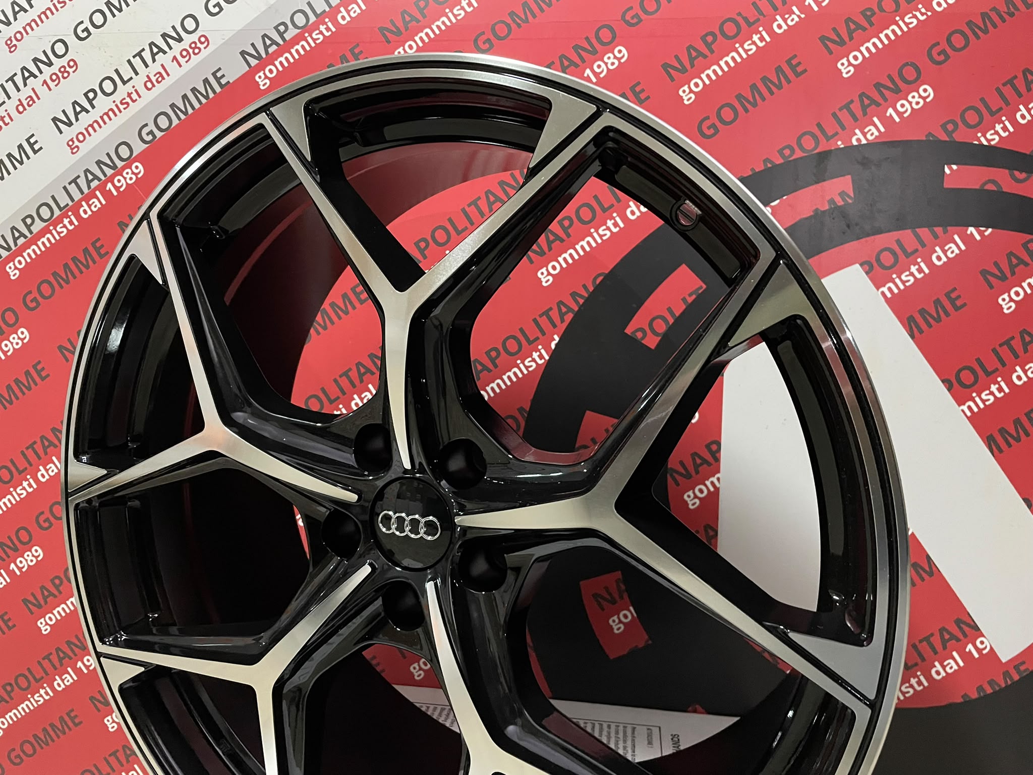 Cerchi in lega compatibili per audi a4 modello rs6 nero diamantato 18 pollici
