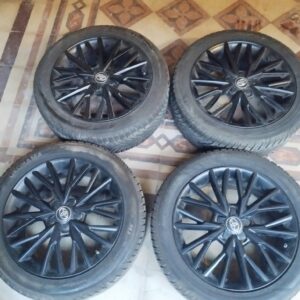Cerchi e pneumatici invernali Toyota Chr 18 pollici usati